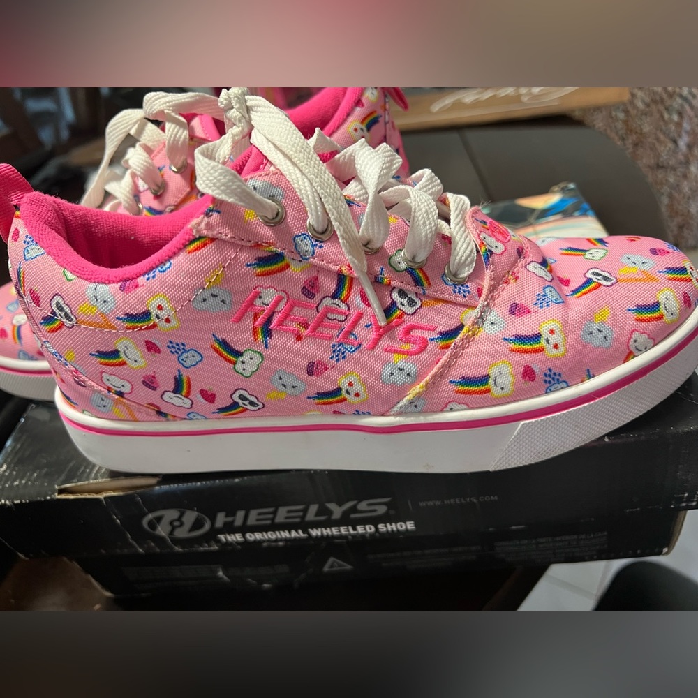 Women Heelys size 8